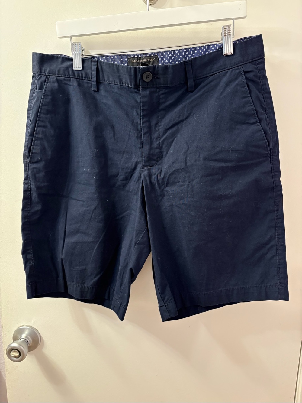 Banana Republic Men's Navy Chino Shorts size 34 EUC